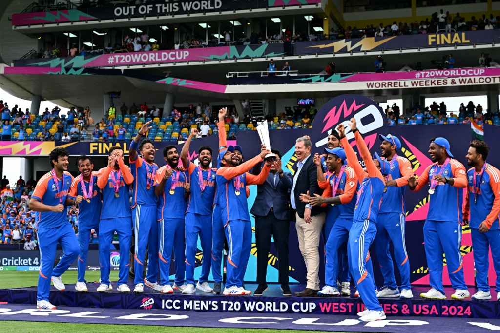 भारत ने रचा इतिहास टी20 वर्ल्डकप 2024 फाइनल मैच साउथ अफ्रीका को 7 रन से हराकर टी20 चैंपियन बना।